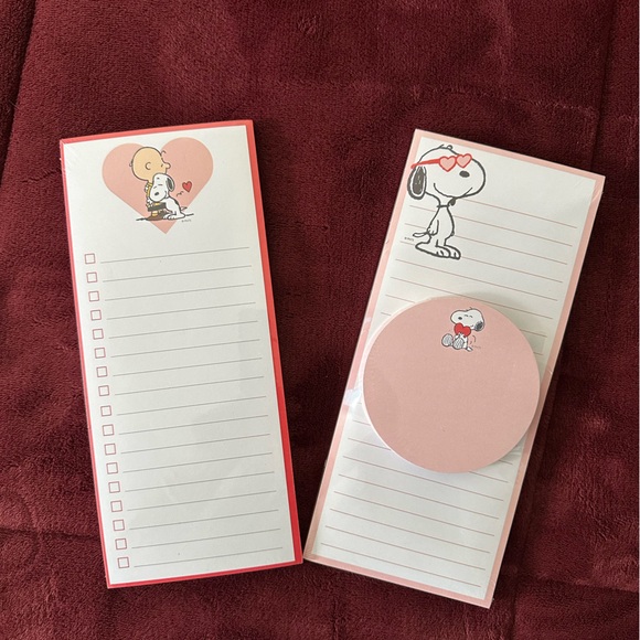 Peanuts Other - NWT ♥️ Snoopy Notepad Set

Includes 2 pads & 1 has an additional round small pad